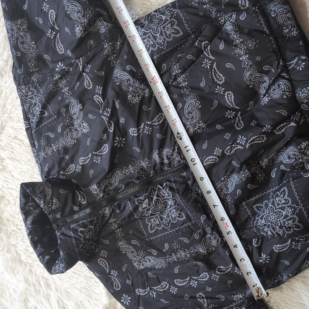 Forever 21 Paisley Puffer Half Zip Black & Grey Oversized Pullover Coat XS - Picture 10 of 11